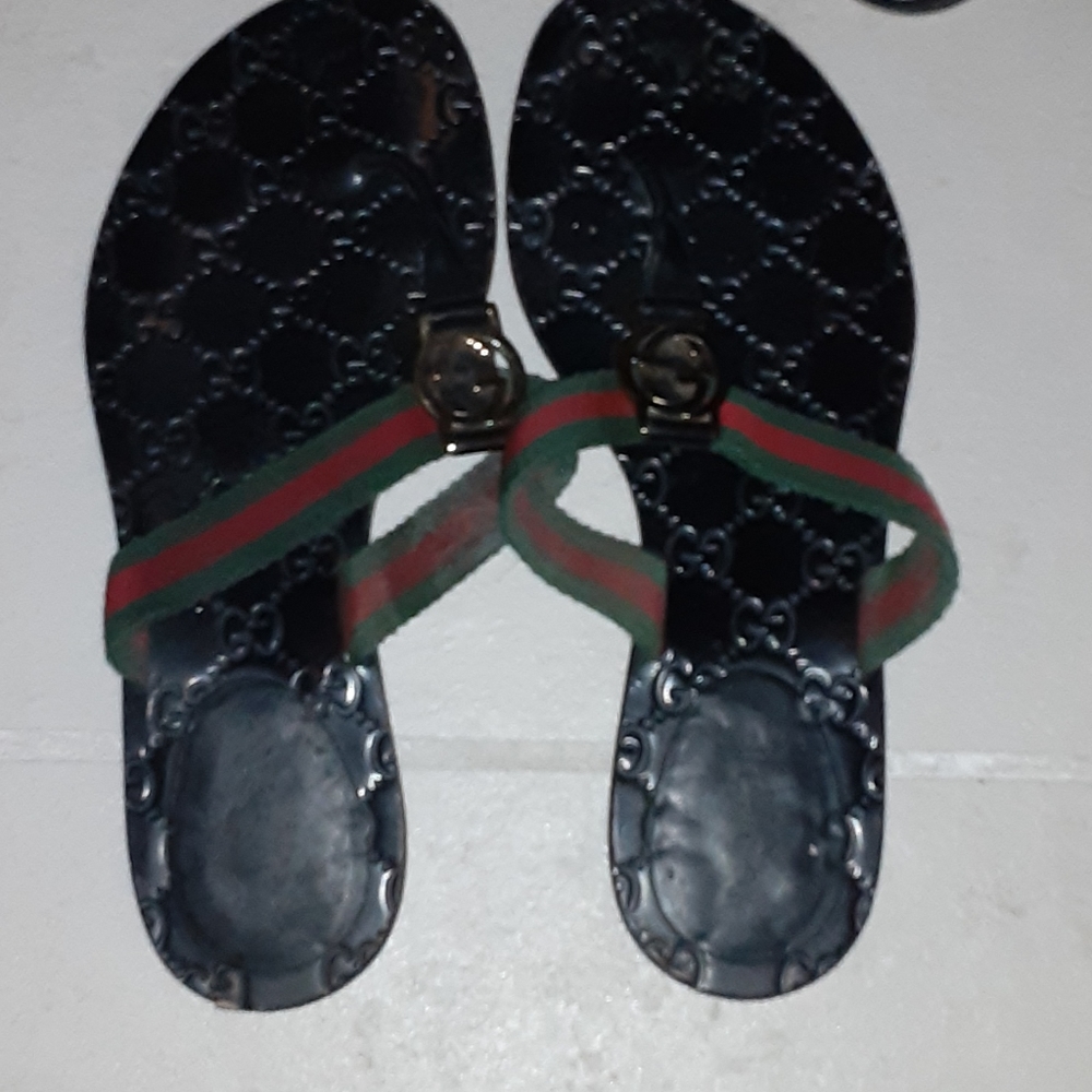 Gucci size 8 woman slides